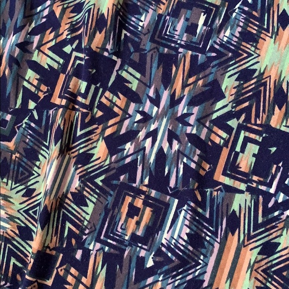 LulaRoe Randy Shirt - Picture 2 of 5